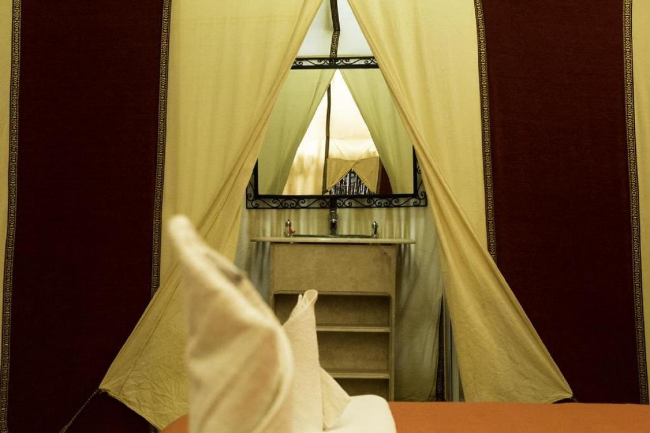ホテルZahra Luxury Desert Camp メルズーガ エクステリア 写真