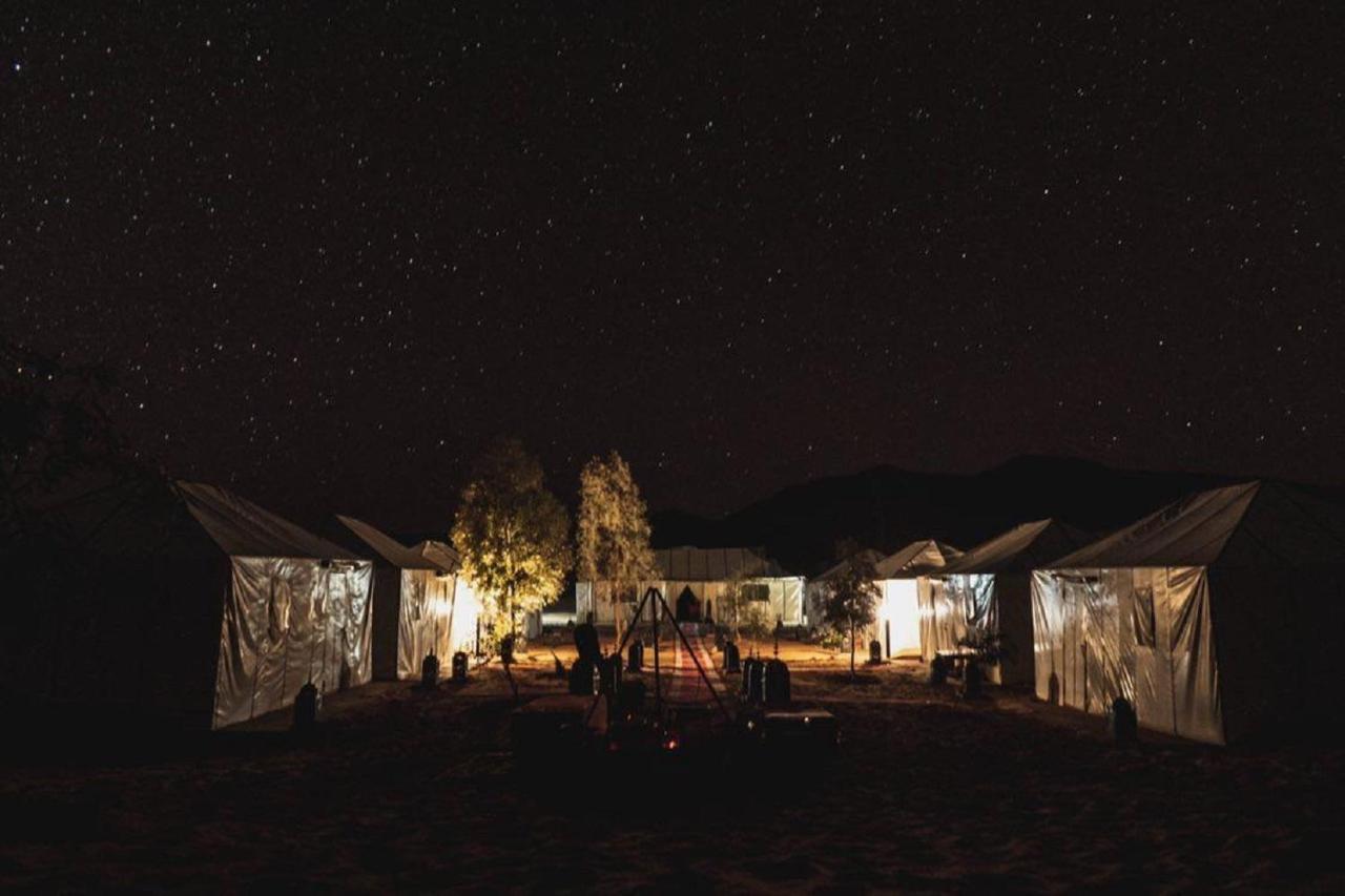 ホテルZahra Luxury Desert Camp メルズーガ エクステリア 写真